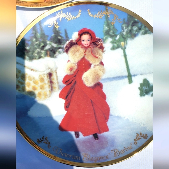 Multiple Collectable Barbie porcelain plates - Picture 12 of 16